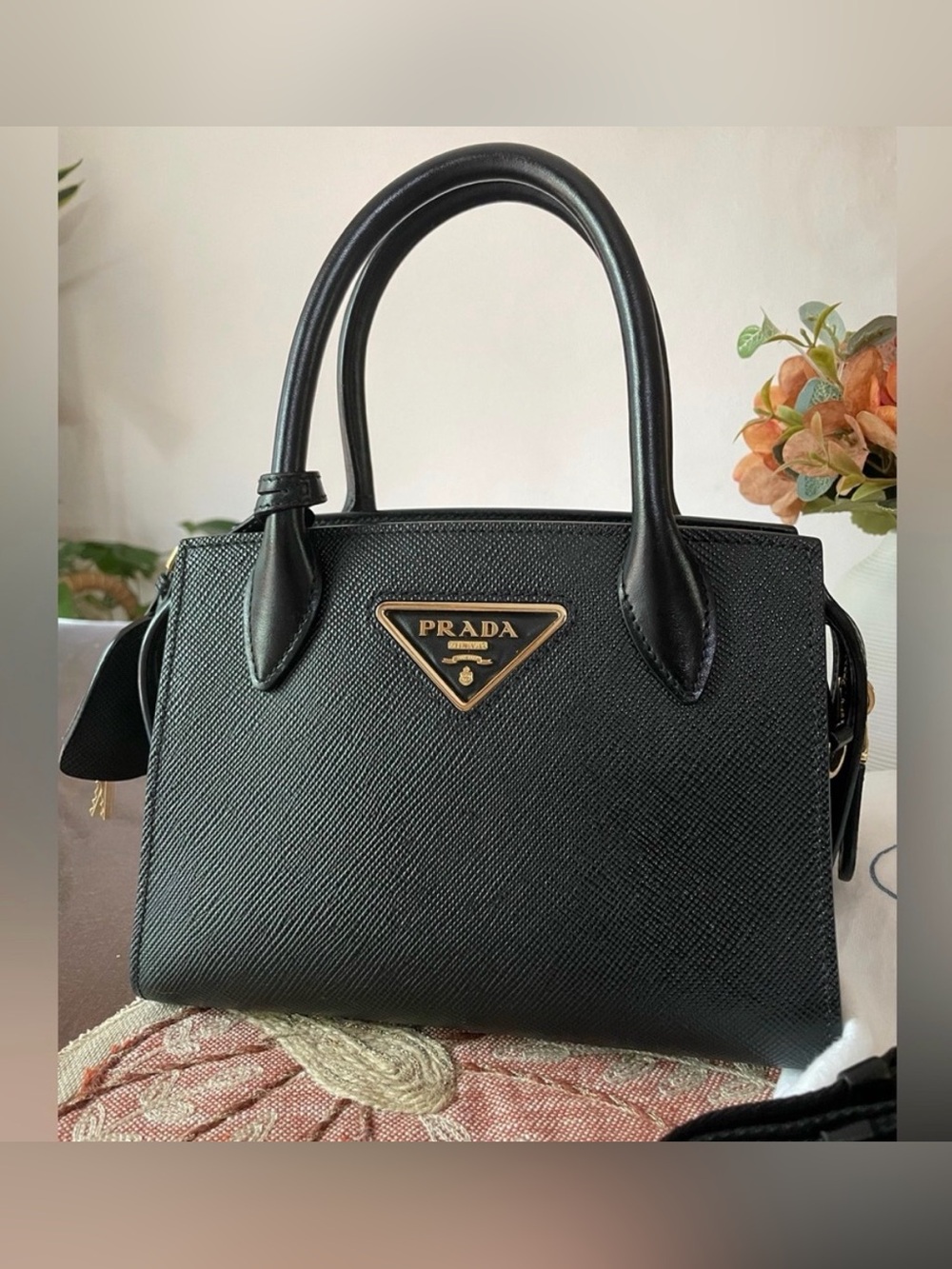 Authentic Prada Small Kristen Saffiano Cuir Leather 3,750$